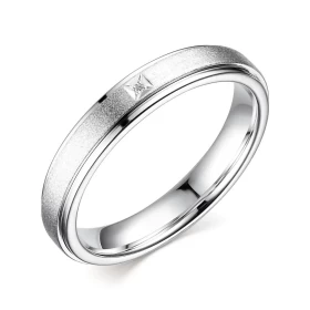 Обручальное кольцо из серебра с бриллиантом
