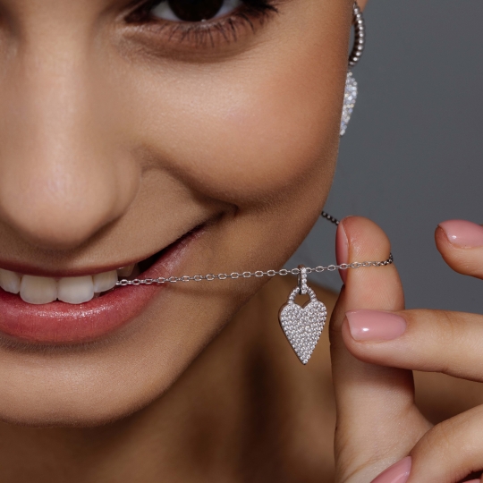 Колье из серебра «Влюбленные» с чёрной эмалью Колье из серебра «Влюбленные» с чёрной эмалью