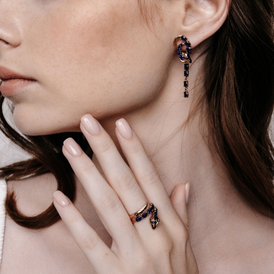 Серьги-трансформеры из золота с бриллиантами и сапфирами Серьги-трансформеры из золота с бриллиантами и сапфирами